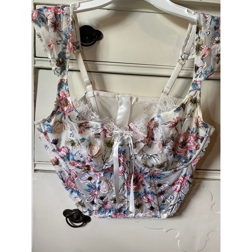 Victoria secret corset top! Absolutely beautiful never worn! Size 36D!